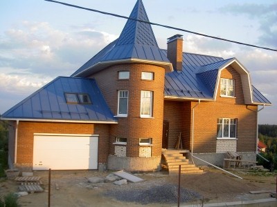 Белорус построил уютный дом всего за тысячу долларов