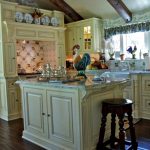 Белая мебель на кухне