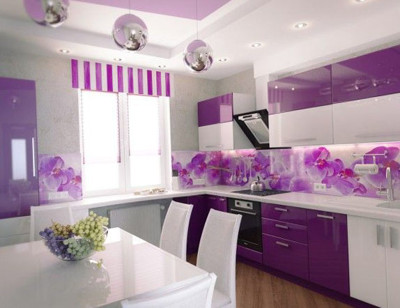 фиолетовые шторы в интерьере кухни